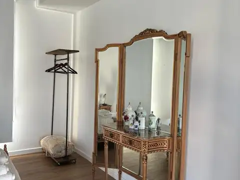 Casa en Alquiler con 3 cocheras