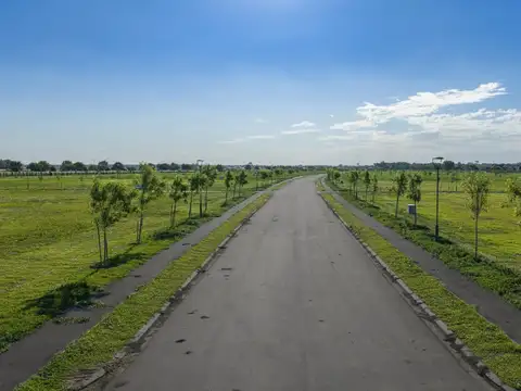 LOTE DE 836m2 EN VENTA EN BARRIO PRIVADO VIDA JARDIN EN FUNES