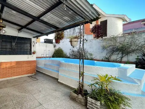 Casa 4 ambientes con 2 baños