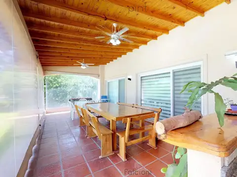 Casa en Venta con 2 cocheras