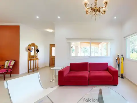 CASA EN VENTA EN MIRALAGOS 3 DORMITORIOS
