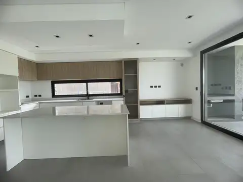 Casa en Venta en El Cantón - Barrio Golf, USD 440.000