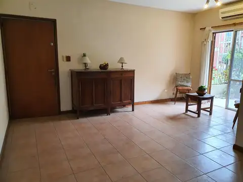 3 ambientes Pb con pequeño  patio , al frente !
