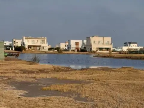 Terreno en Venta en Magallanes - Barrio cerrado, USD 130.000