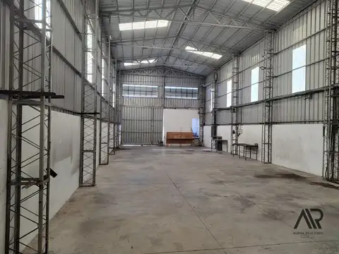 Galpón en alquiler de 189m2 ubicado en Nuevo París