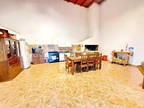 Casa 3 ambientes con 2 baños
