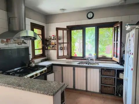 Casa 6 ambientes con 3 baños