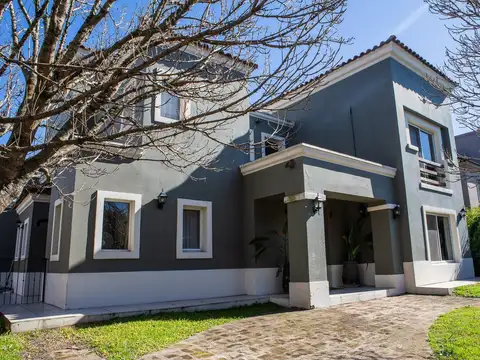 Casa 5 ambientes con 3 baños