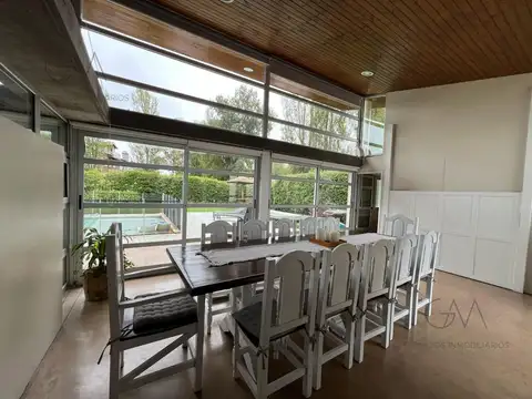 Casa 5 ambientes con 3 baños