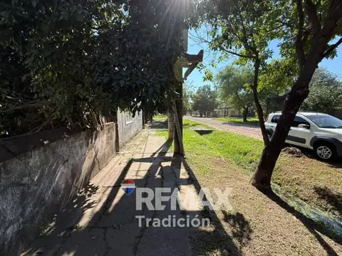 Casa a reciclar a la venta en Villa Libertad.-