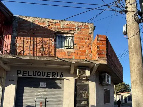 Venta casa 3 ambientes con local Florencio Varela