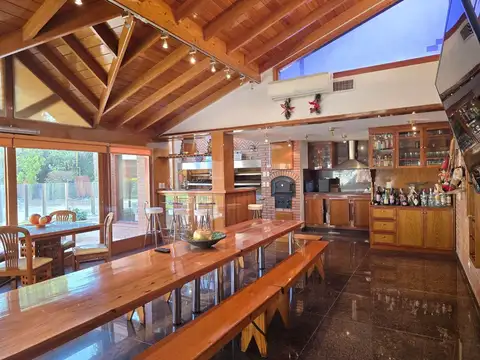 Casa en Venta con 4 cocheras