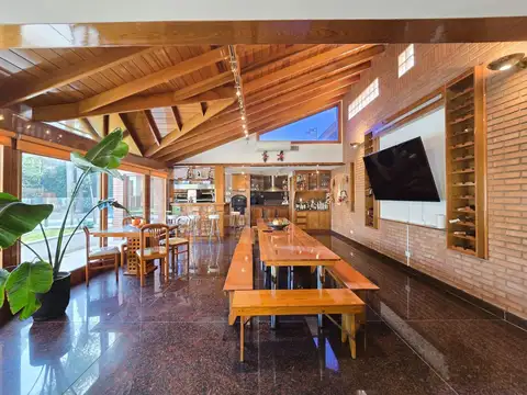 CASA EN VENTA DOBLE LOTE-R.MEJIA-PARQUE Y QUINCHO
