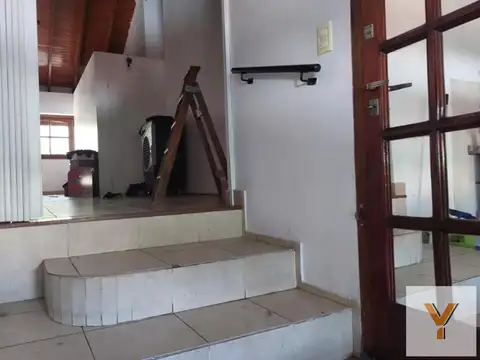 Casa 7 ambientes con 2 baños