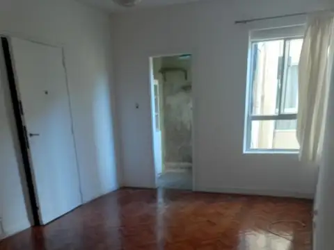 Departamento de 2 amb. Luminoso a metros de Parque Lezama