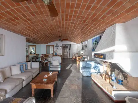 Departamento 6 ambientes con 5 baños