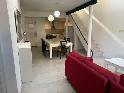 Depto Tipo Casa en Alquiler con 1 cocheras