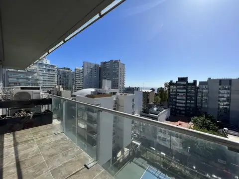 Impecable Departamento en venta, en TORRE AWWA. Con vista al rio. Piso alto Sobre Av. Libertador!!