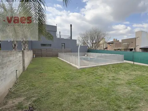 Casa 5 ambientes con 2 baños