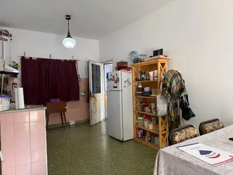 Casa 6 ambientes con 2 baños