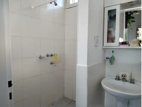 Casa 2 ambientes con 1 baño