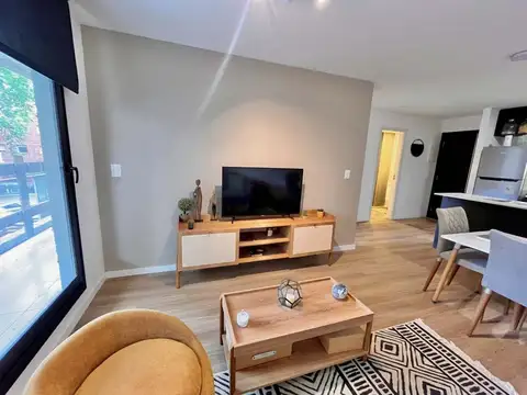 VENTA APARTAMENTO MONOAMBIENTE CON PATIO, CENTRO