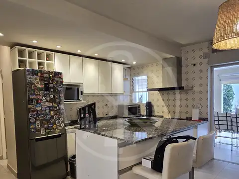 Casa 6 ambientes con 2 baños