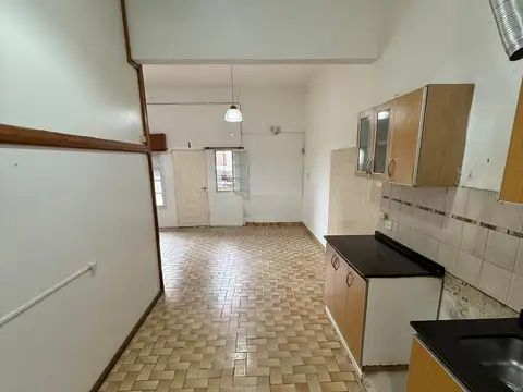 Casa en Alquiler con 2 cocheras