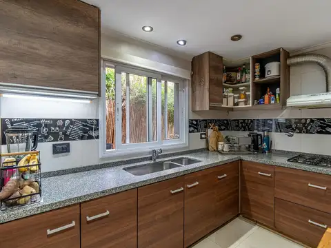 Casa 5 ambientes con 3 baños