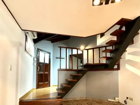 Casa en Alquiler con 4 cocheras