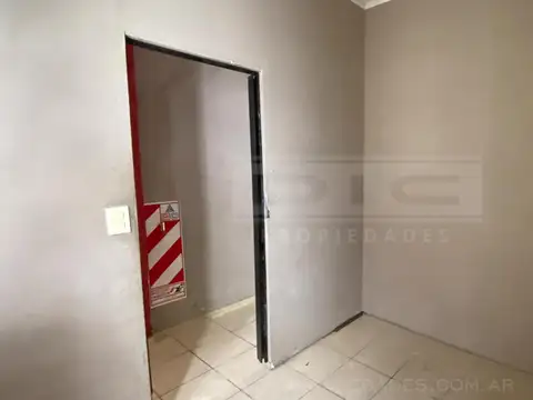 Av. Centenario  al 900, entre Nicolas Avellaneda y o higgins