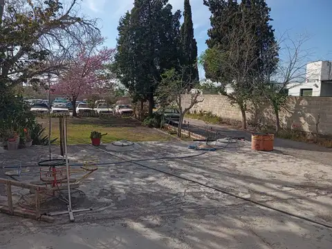 Terreno de 2328 m2, con casa y ex bodega. Rawson
