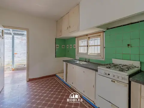 Casa 4 ambientes con 2 baños