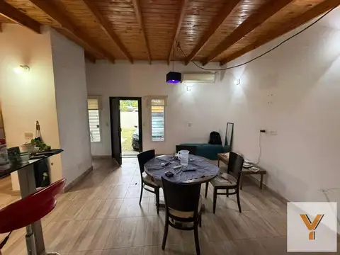 Casa en venta - 2 Dormitorios 1 Baño - La Plata- Villa Elvira.