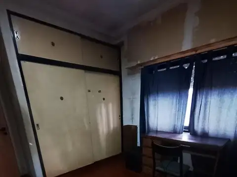 IMPERDIBLE PROPIEDAD CASTELAR NORTE 3 HABITACIONES