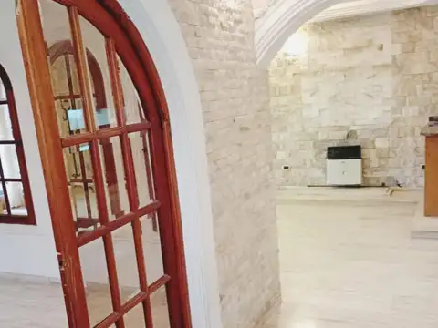 Casa en Venta con 3 cocheras