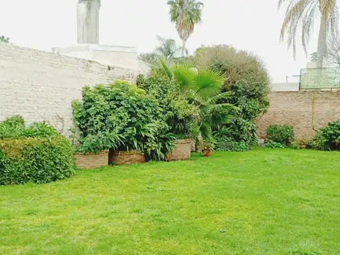 Casa 9 ambientes con 3 baños