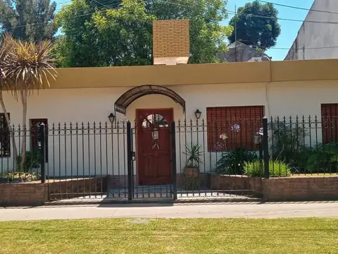 Excelente casa tipo americana en excelentes condiciones