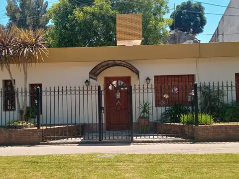 Excelente casa tipo americana en excelentes condiciones