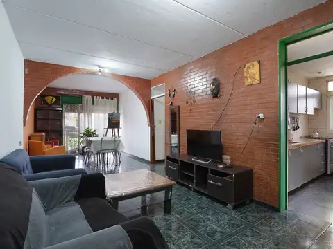Departamento 4 amb. en Venta en Pompeya.