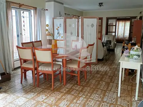 Casa en Venta con 2 cocheras