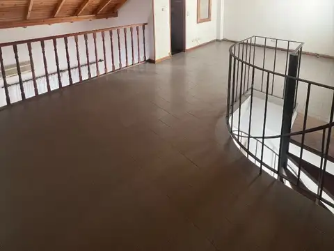 Tres ambientes en excelente ubicacion en olivos