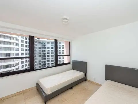 Departamento en 2301 Collins Ave