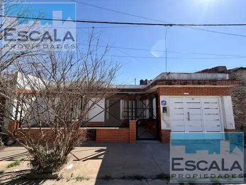 CASA DOS DORM CON PATIO Y COCHERA BARRIO EMPALME - ROSARIO