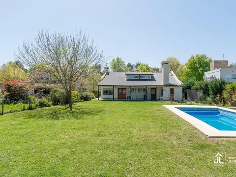 casa en  venta en E1 con dos lotes en Cardales Village