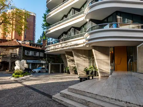 EXCLUSIVO DÚPLEX DE 4 AMBIENTES, 3 SUITES Y 2 COCHERAS EN TORRE SELENE – LA LUCILA.