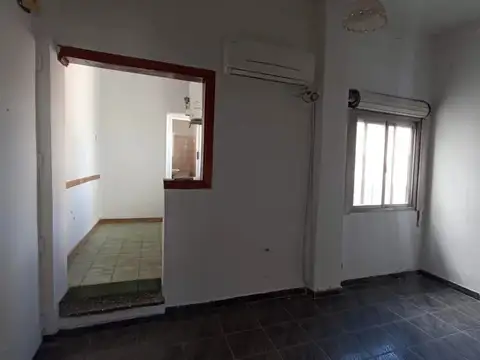 Depto Tipo Casa en Alquiler en Santos Lugares, $ 400.000