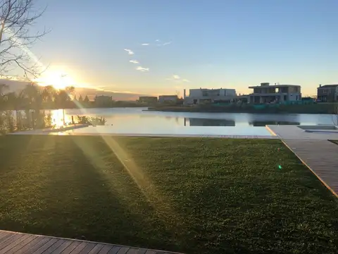 Casa en Venta con 7 cocheras