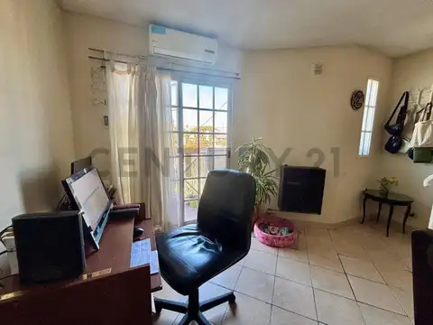 VENTA PH 3 AMBIENTES CARAPACHAY, PATIO Y BALCÓN, AL FRENTE