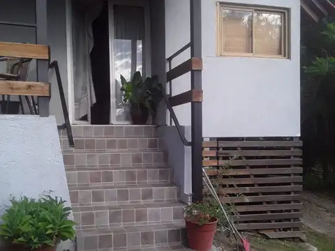 VENTA DE DOS CASAS CON PILETA VILLA DEL LAGO